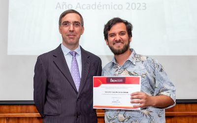 El Jefe Docente, Prof. Xavier Emery y al alumno destacado, Sebastián Samur. 